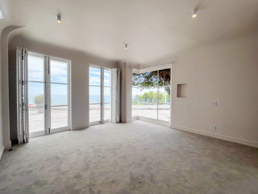 2 Bedroom Property for Sale in Fresnaye Western Cape